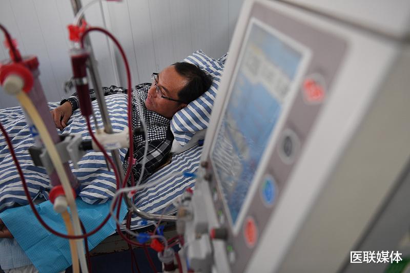 肾衰竭|肾衰竭“上门”前，身体或会发出4个“警报”，别到尿毒症才知道