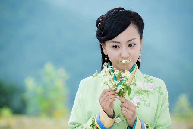 岳灵珊|岳灵珊的5位饰演者,个个都是美女,最后一位直接晋升主角
