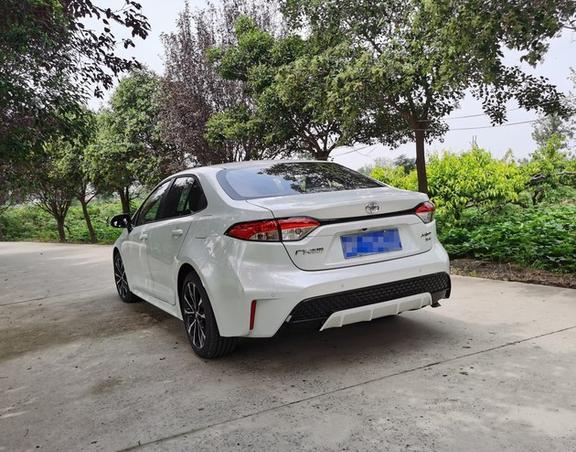 丰田雷凌|人生第一辆车，在轩逸和雷凌之间选择，最后提了雷凌运动版