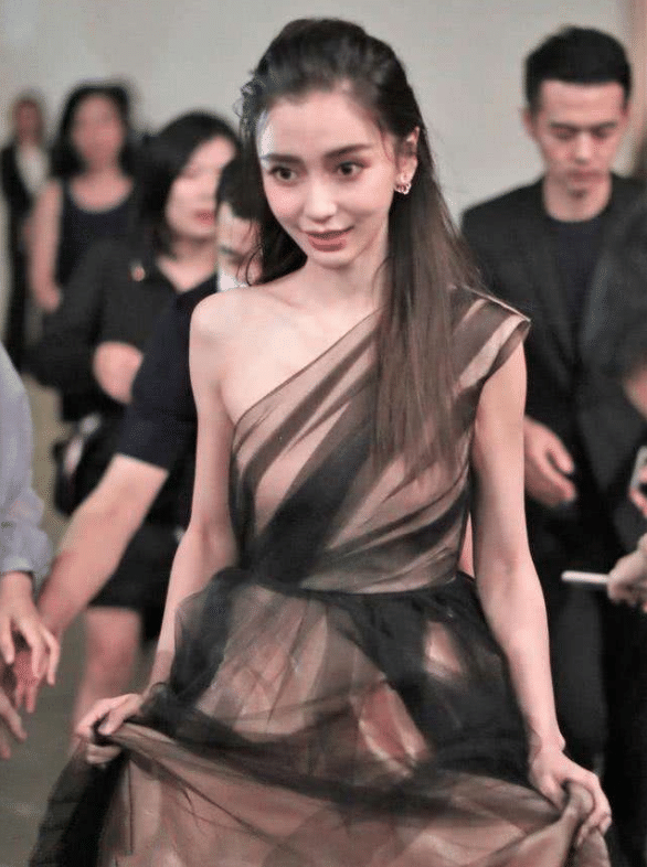 吴京|她片酬比李连杰和成龙的总和还多，走路也要钱？吴京直言：请不起她