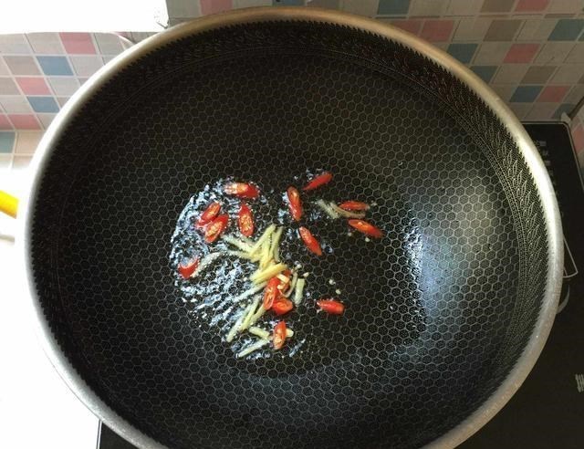 西兰花@晚饭，我用它代餐，一周吃3回，朋友：难怪跟十多年前一样没变化