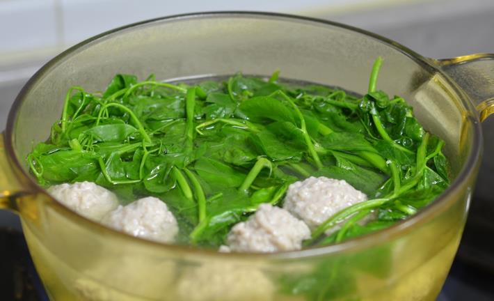 豌豆苗|三伏天喝这汤，经常喝一碗，比鸡汤还美味，消暑减脂，腰围变细了