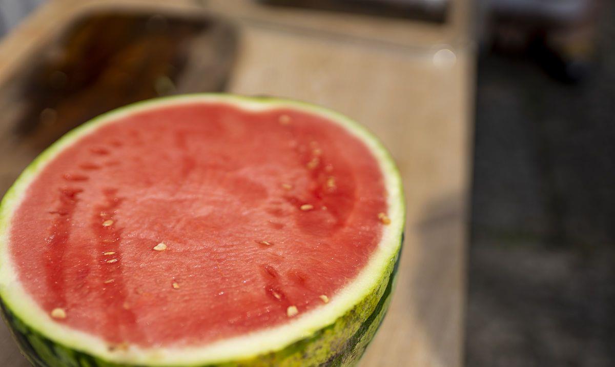 水果|女人来大姨妈时，4种水果切莫贪吃，别等“停经”再后悔