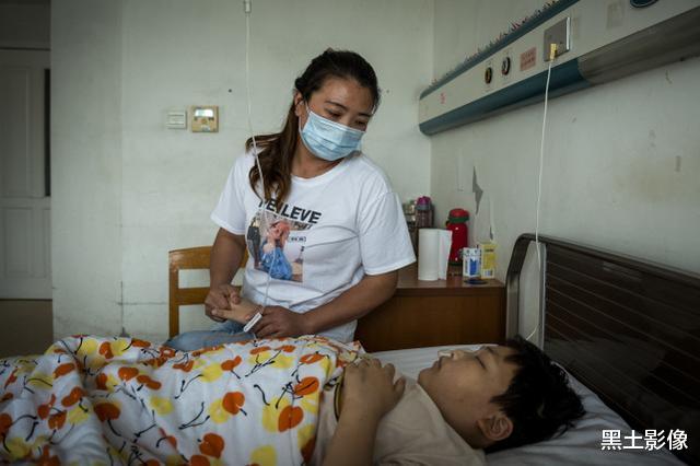 黑土影像|山东一男童患重症引发家庭巨变，母亲遭父亲怒骂：都是你惹的祸