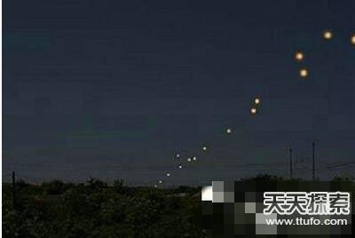 【UFO】外星人出门也会组团？日本惊现UFO编队