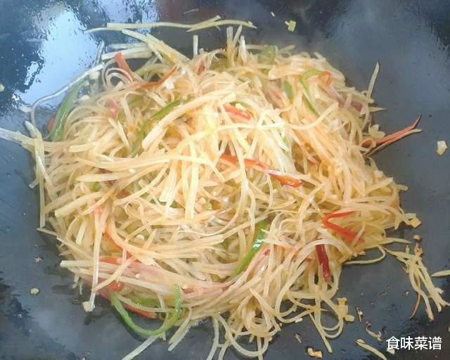 土豆丝|炒土豆丝为什么老粘锅？大厨教你一招，可轻松避免，味道媲美饭店