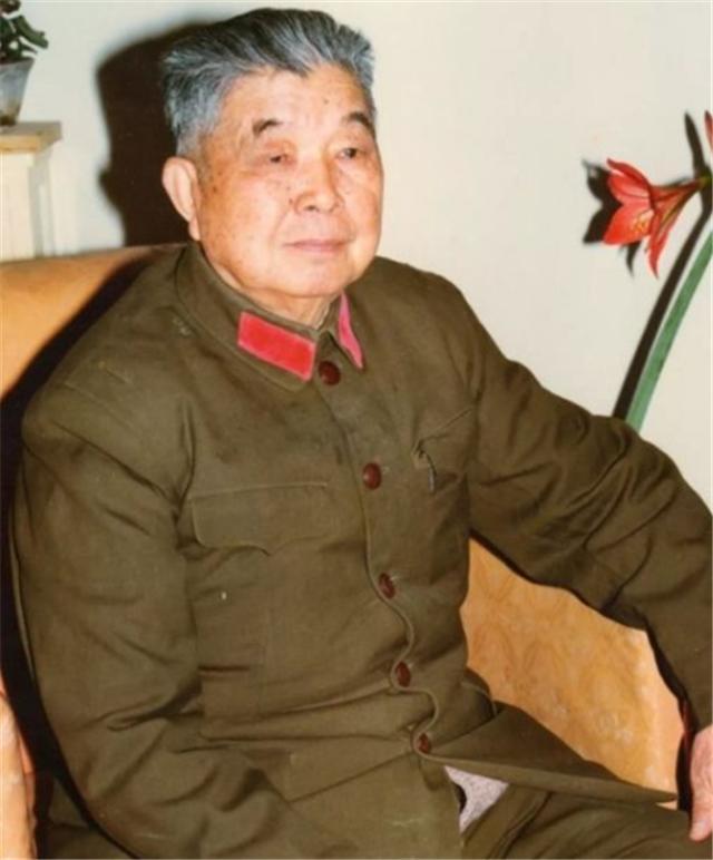 #长征#将军背井离乡30年，建国后派人接母亲进京，却发现她在街边讨饭