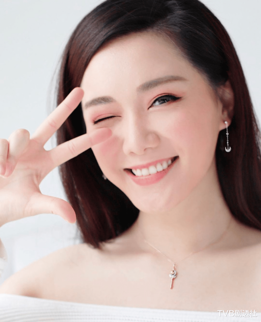 汤洛雯|恭喜！46岁TVB男神马国明拍拖?！与33岁上位小花汤洛雯甜蜜官宣