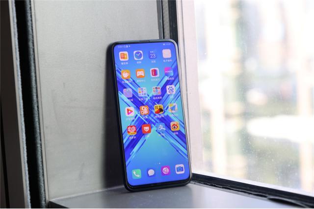 荣耀10■麒麟820+后置矩阵四摄，荣耀或将迎来最便宜5G手机，1899元？