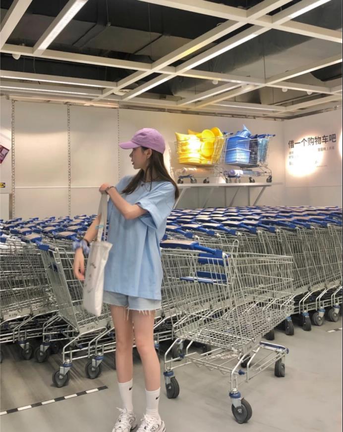 [穿衣搭配]有一种夏季穿搭叫“直男超爱”，短发女生穿特别清纯，简单又高级