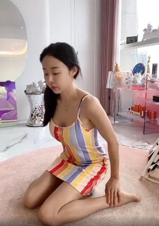 辣妈|44岁韩国辣妈拥有「国民认证的失魂长腿」，她的秘诀是什么？