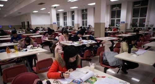 |越来越不值钱的5个大学专业，就业很困难，学姐；报考后悔四年