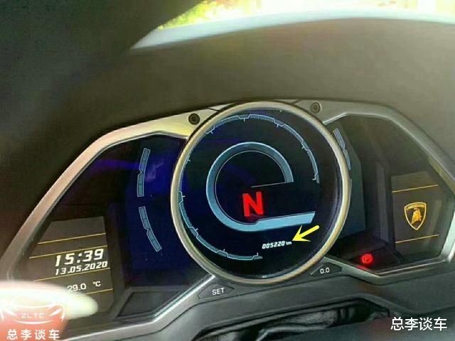 兰博基尼：王思聪的兰博基尼，开了8年，如今卖掉了，公里数让人难以置信