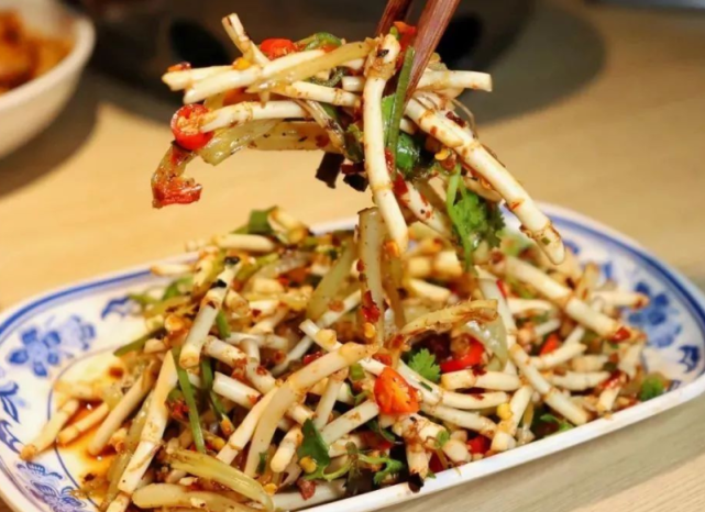 「蕺菜」它被称“天然泻药”，一周吃3次，百吃不腻，小肚子不鼓了，越吃越瘦