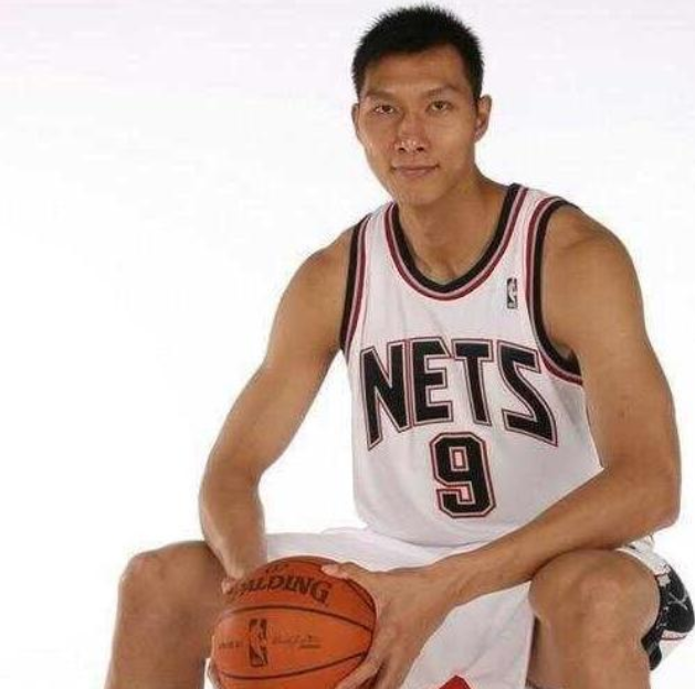 易建联：三进三出！美媒报篮网欲签易建联遭拒绝，曾不惜300万也要送走他