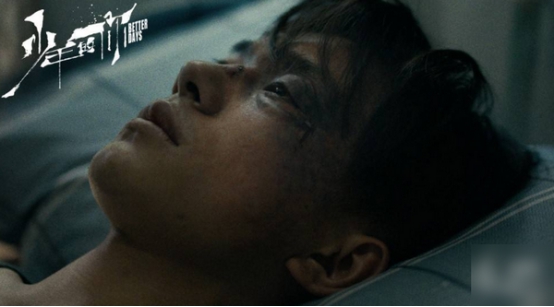 「易烊千玺」男配角把千玺脸“打肿”？他愣了3秒说出一句话，把导演都吓到了