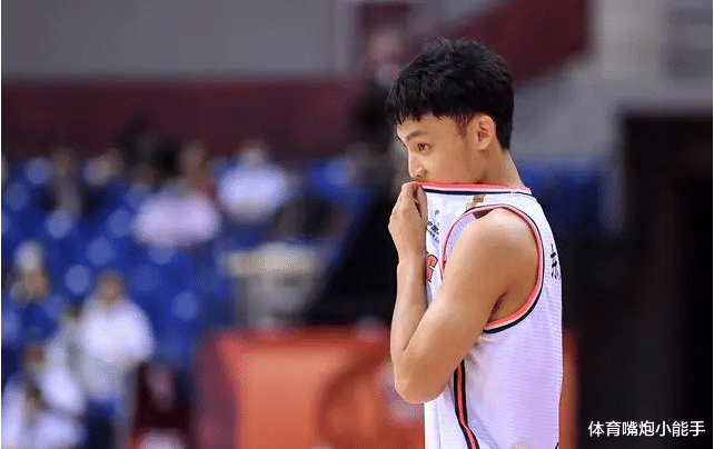 徐杰|年轻的双冠王，总决赛关键时刻杜锋为何敢让他上场，力摘关键篮板