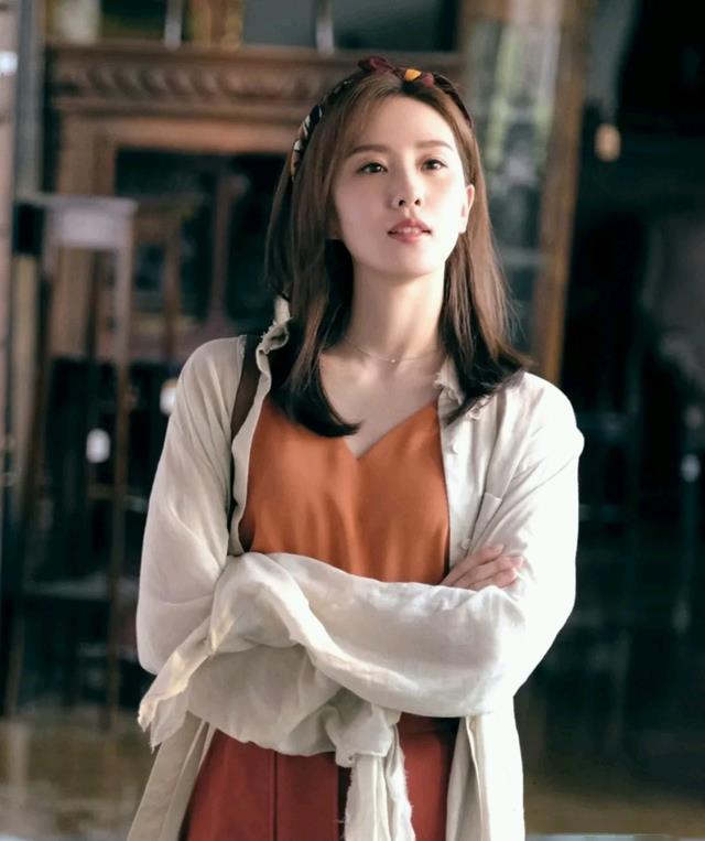 刘诗诗|刘诗诗不仅演技好,流金岁月里每一套衣服都是穿搭教材,真心好看