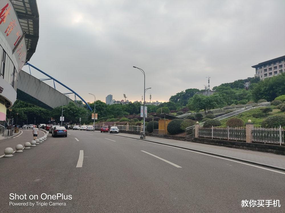 【索尼】OnePlus 8深度使用评测，轻巧便携操作流畅，但总感觉差了点什么