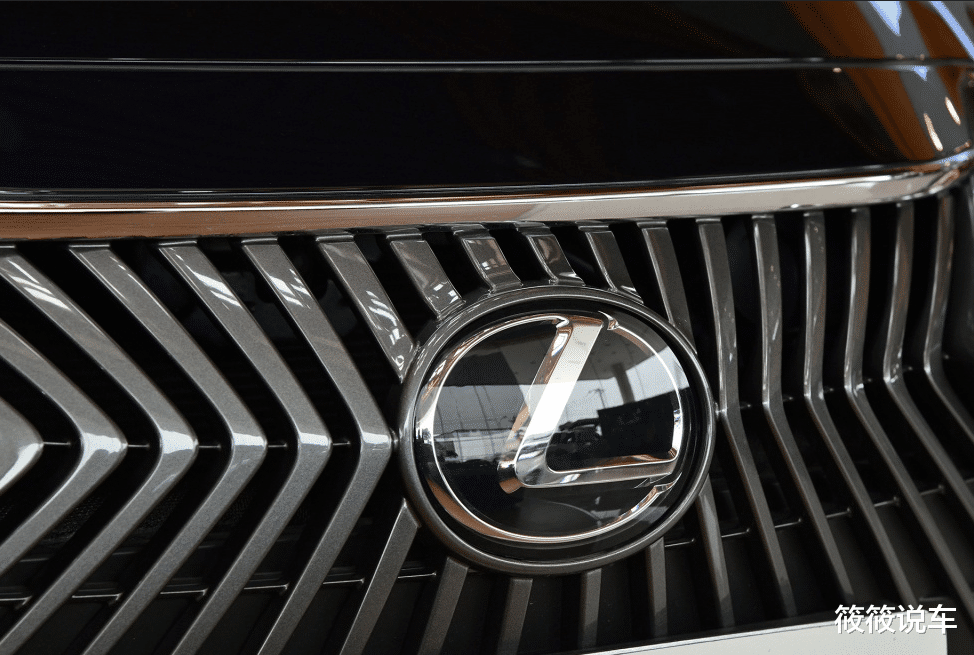 『雷克萨斯ES』丰田再添“新王者”!比宝马5系还好看,油耗4.2L,标配四轮独悬