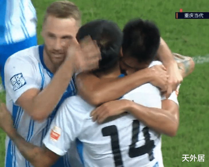 中超|镜头都无法解释!中超看不懂的3分钟:红牌+爆头+不射门也绝平