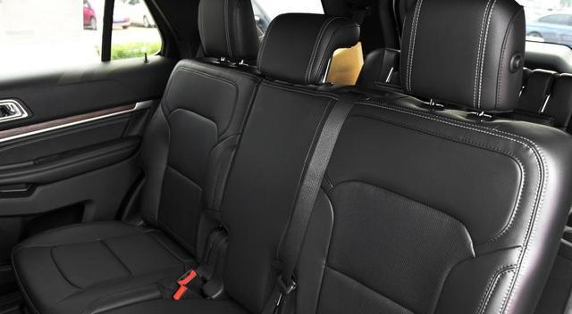 宝马x7▲采访福特探险者车主，车主道出这辆车的所有优点，你真的同意吗