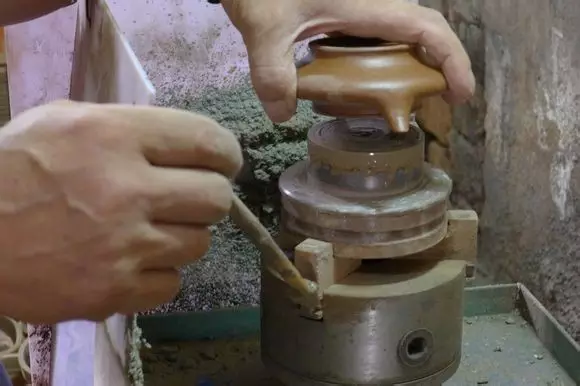 【手艺人】为什么壶内会有一条条划痕，手艺人来告诉你！