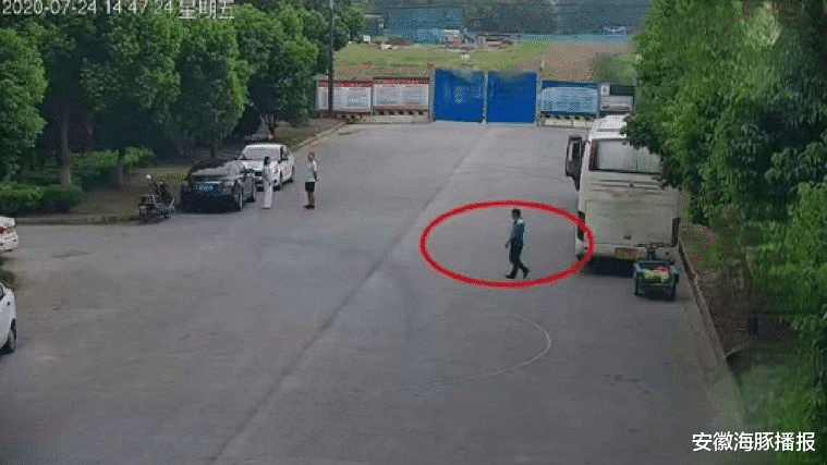 城管|西瓜商贩去救人，西瓜却被城管没收，接下来发生的一幕很暖心