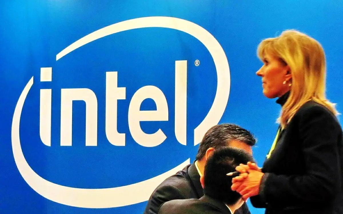 芯片|ASML预言“给你们图纸也造不出光刻机”成真,英特尔宣布7nm芯片交给台积电