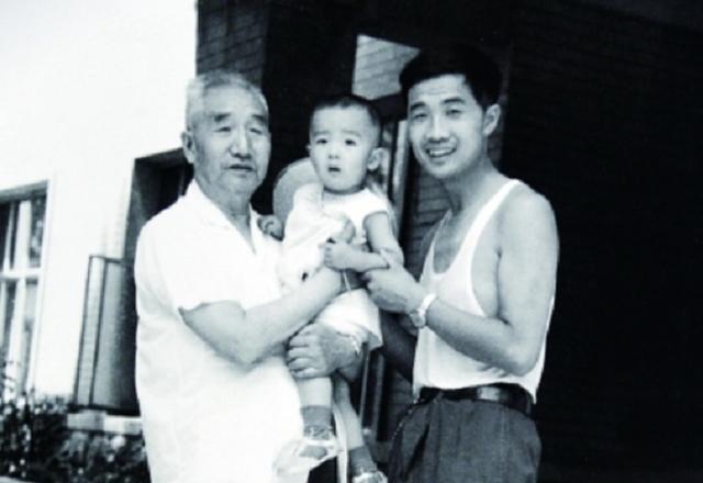 『徐小岩』徐向前的儿子带女朋友回家,徐帅做了一桌子青菜,一块肉也没有