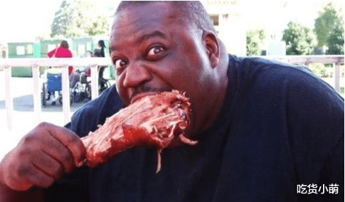 【美食】非洲土豪来中国，路边买了个猪蹄生气了：为啥区别这么大呢？