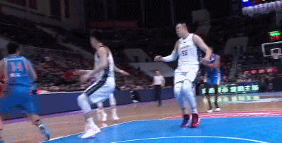 专业裁判？辽媒列举辽篮三次空气犯规，这个裁判到底何方神圣？