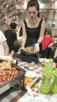 |刚装好新房子，还是蓝色的墙壁比较好看