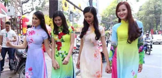 广西 去越南游玩，给当地姑娘250块的小费，你猜会发生什么？