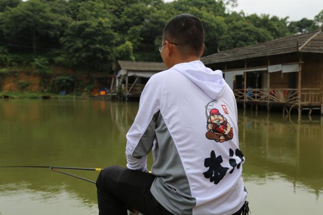 「鱼塘」看钓鱼高手如何征服黑坑，中鱼率100%！黑坑老板要求删除