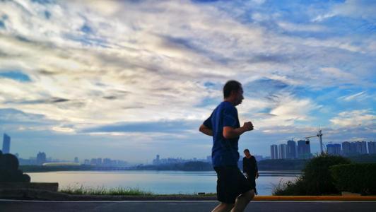 太阳系|60岁后若不想被老年痴呆“缠身”，做好5件事，80岁大脑也灵光！