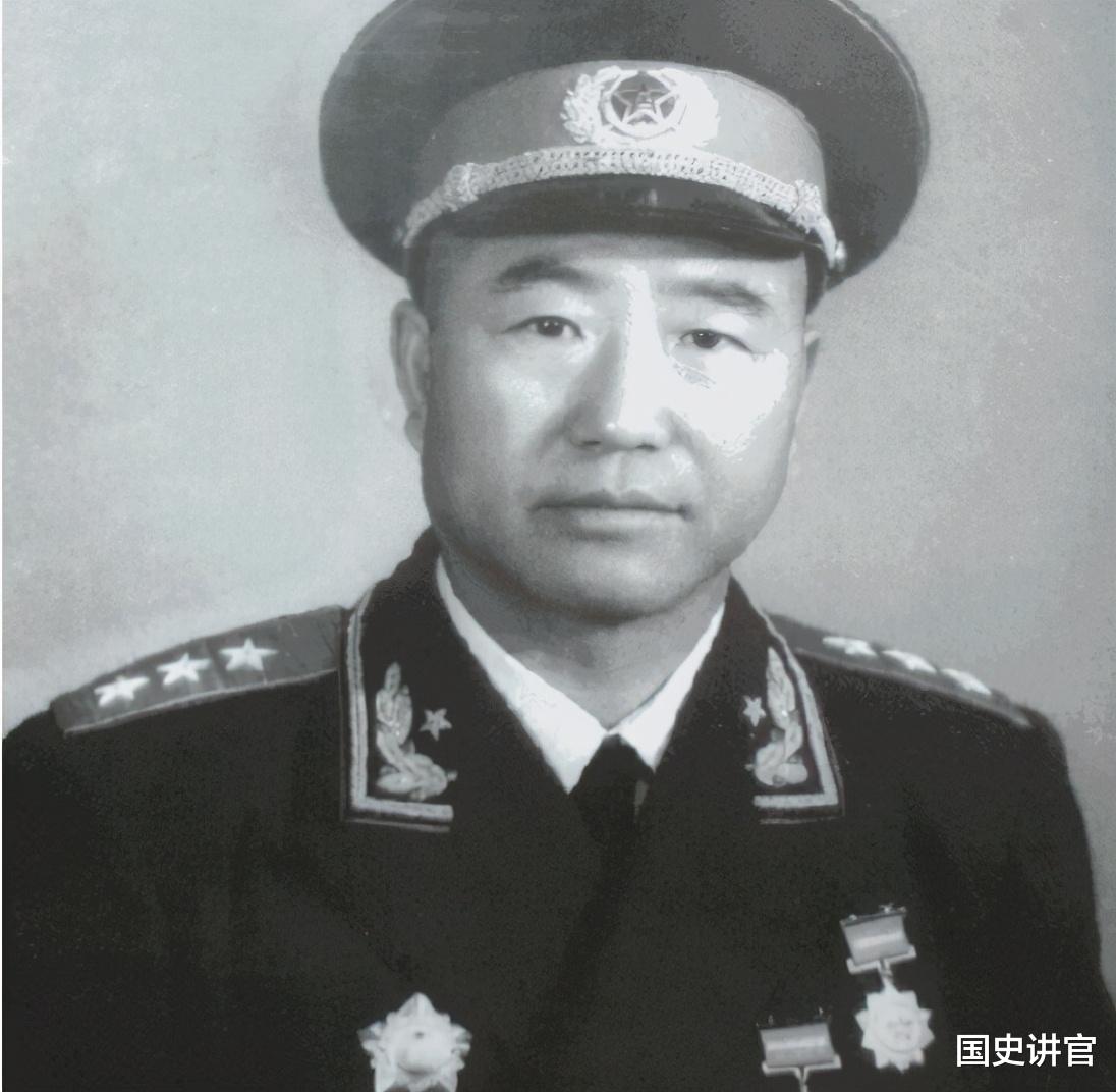 日军|1955年,他只是军长,主动要求授中将军衔,主席:必须是上将