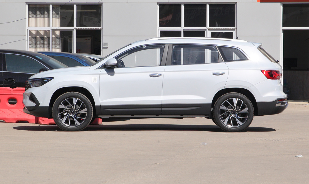 大众汽车：大众又火了，中型SUV不足11万，全系LED带全景天窗，看啥途观