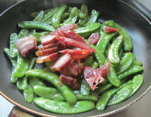 腊肉■它属于低脂菜,隔三差五吃,清爽可口,大肚腩消失,腰围小2公分