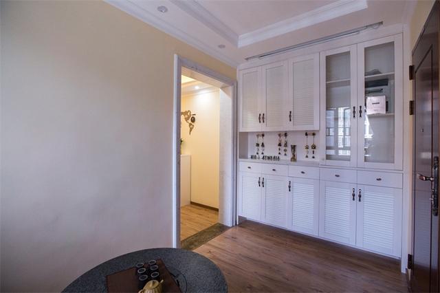 []126㎡新房装修，玄关鞋柜大气，电视背景墙这样设计，比大理石好看