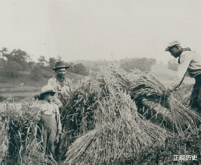 正观历史|村子女性集体对老公下手，波及老人孩子，天使惨案，战争才是引信