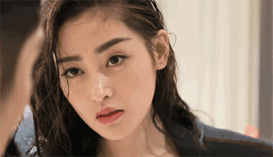 |大哥去野外钓鱼，钓上来后当场就给烤了吃了，祝大哥平安吧！