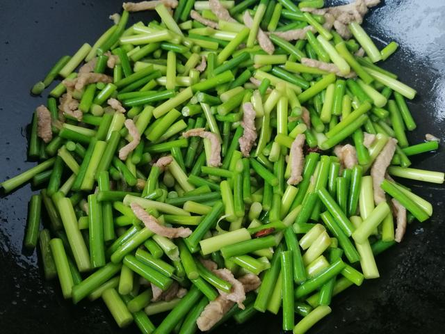 「李子柒」5月，孩子长高黄金期，多给孩子吃这菜，脆嫩可口，个子蹭蹭长