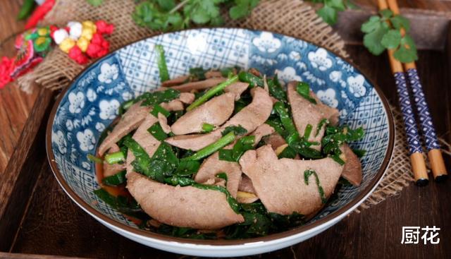 猪肝▲夏季吃它最补血,跟韭菜一起炒,老公吃的汤汁都不剩