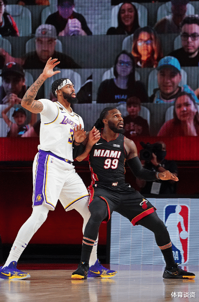 湖人队|正负值-26！戴维斯15+5被防死，仅9次出手遭针对，湖人双巨头太憋屈