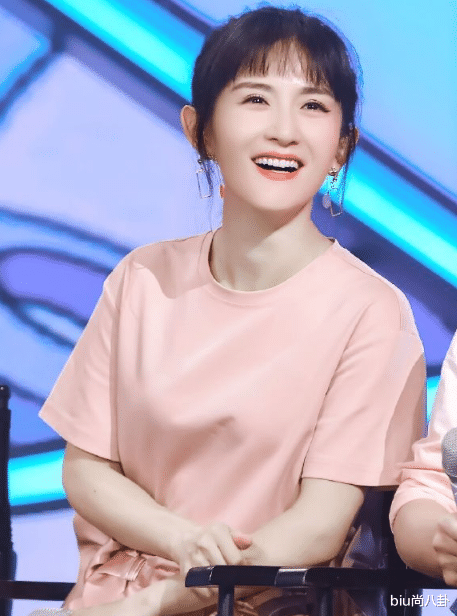 「谢娜」谢娜每月零花钱高达15万，得知张杰的年收入后，这爱情我羡慕了