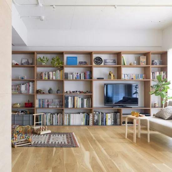 |客厅不看电视,装个书架设计,满屋书香气!