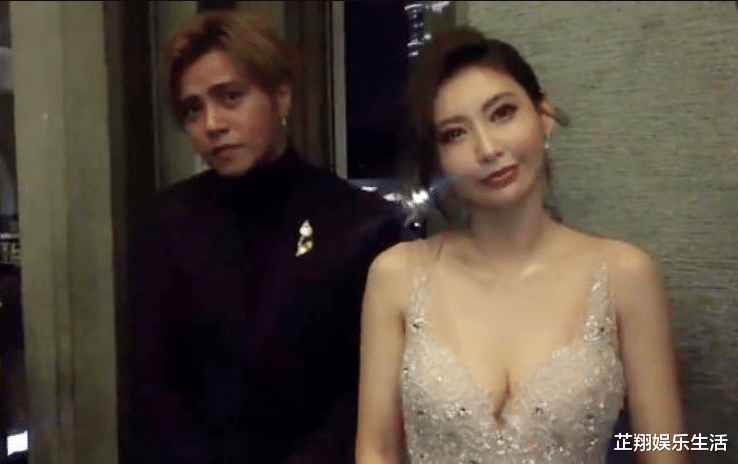 「易烊千玺」蝴蝶姐姐是有多会玩？曾深夜掀易烊千玺被子，令其相当无语