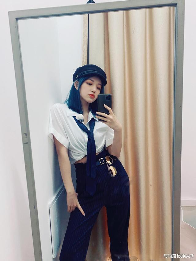 程潇|“漫画少女”程潇好绝，迷雾蓝发色配双马尾，女生看了都心动！