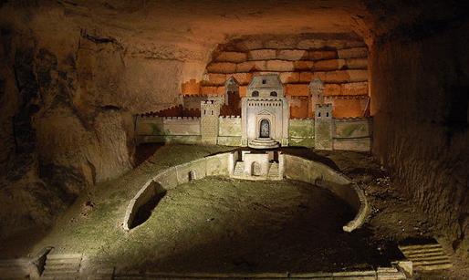 神秘洞穴：专家发现一处神秘洞穴, 洞穴内发现的事情, 至今没有得到合理解释